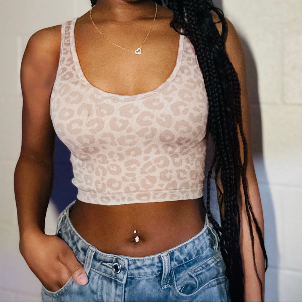 white and pink leopard print cropped tank, small